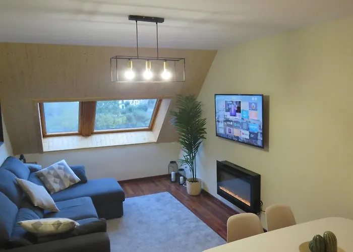 Atico Duplex Reformado Con Vistas A La Montana