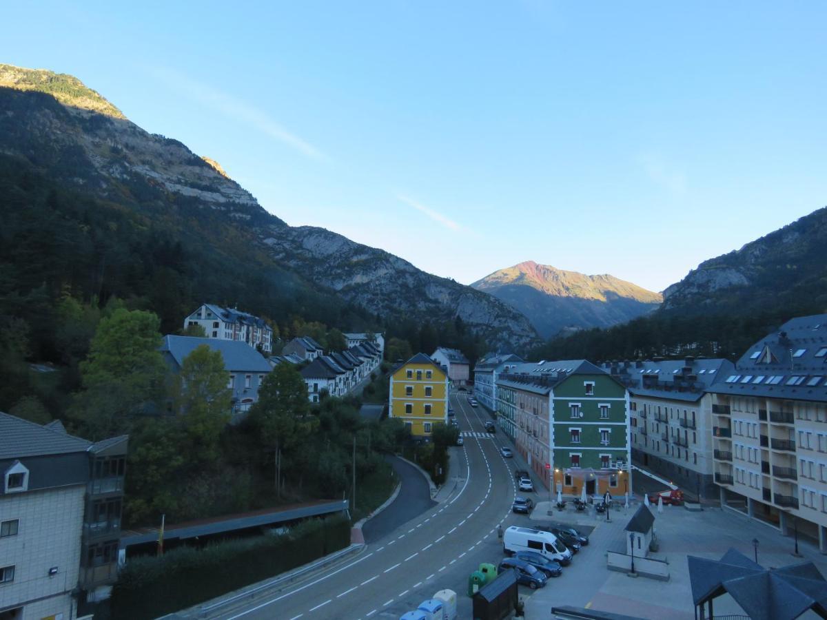 Atico Duplex Reformado Con Vistas A La Montana Canfranc
